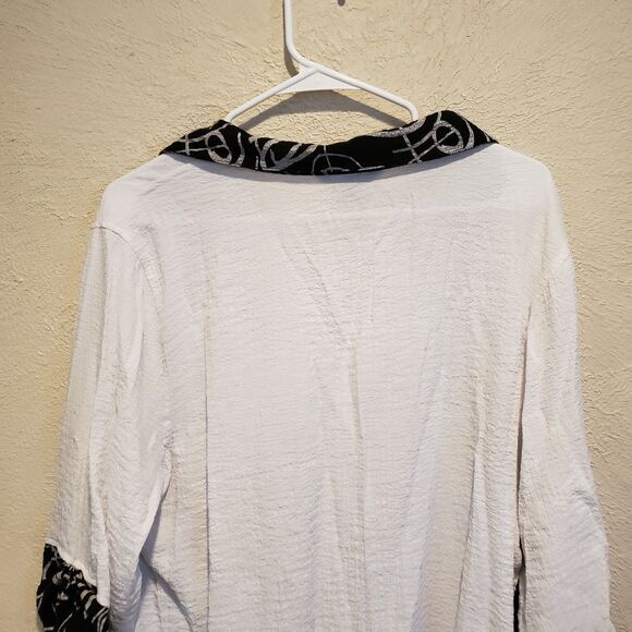 Ali Miles 3/4 Ruched Sleeve Button Puckered Fabric Tunic Top Size 1X White - Picture 6 of 8